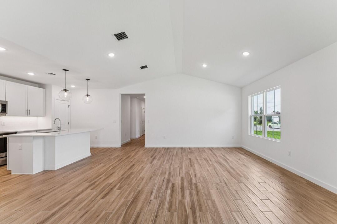 Active With Contract: $519,995 (4 beds, 3 baths, 2094 Square Feet)