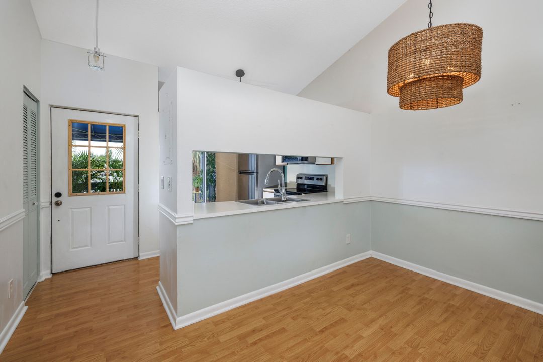 待售: $215,000 (2 贝兹, 1 浴室, 826 平方英尺)