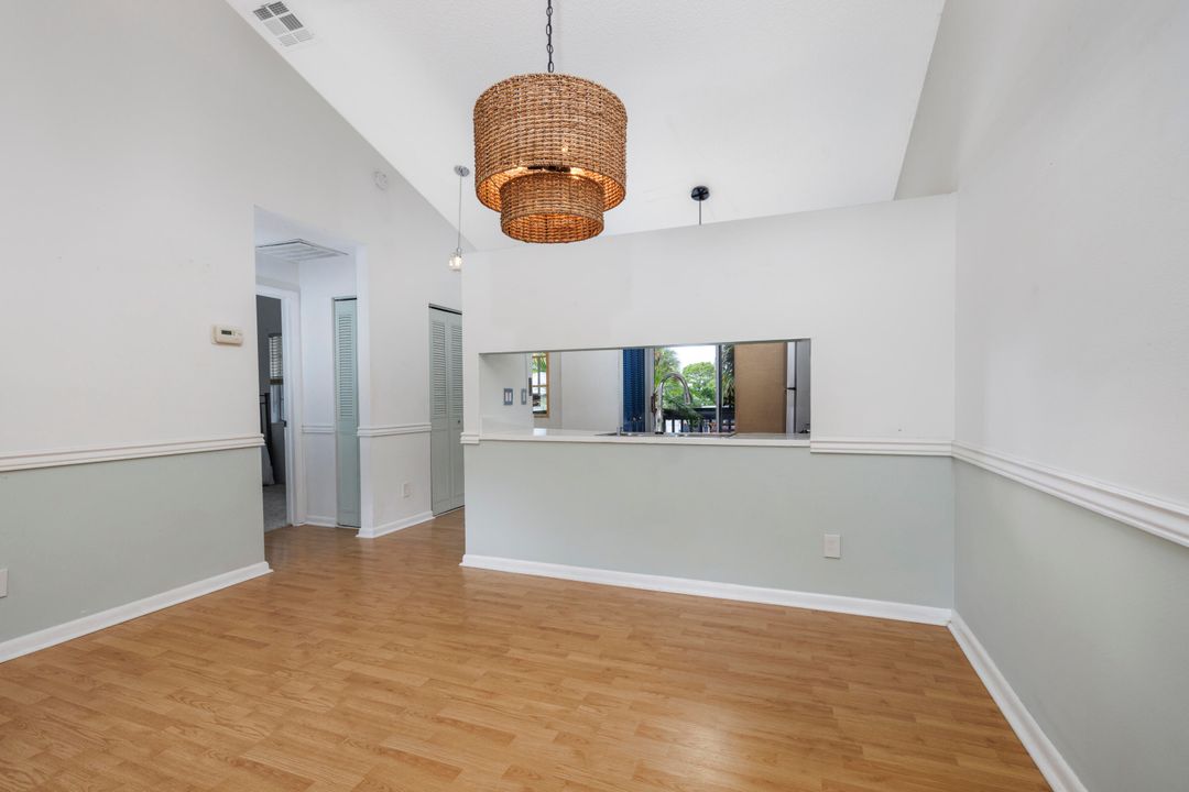 待售: $215,000 (2 贝兹, 1 浴室, 826 平方英尺)