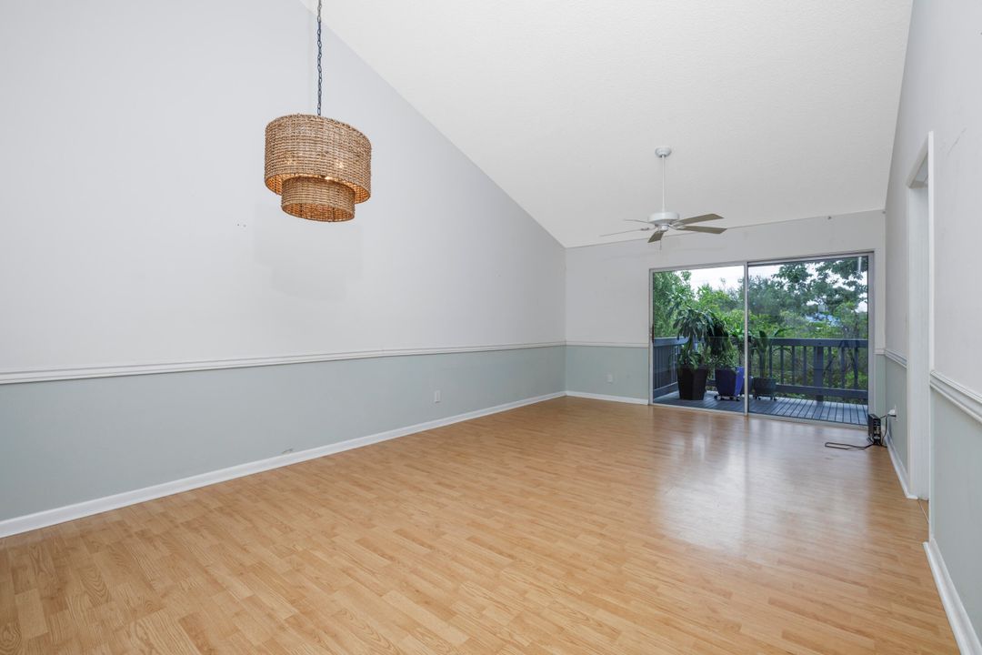 待售: $215,000 (2 贝兹, 1 浴室, 826 平方英尺)