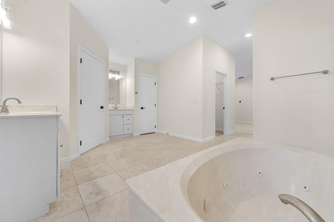 En Venta: $665,000 (3 camas, 3 baños, 1991 Pies cuadrados)