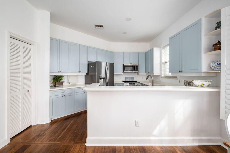 For Sale: $949,000 (2 beds, 2 baths, 2168 Square Feet)