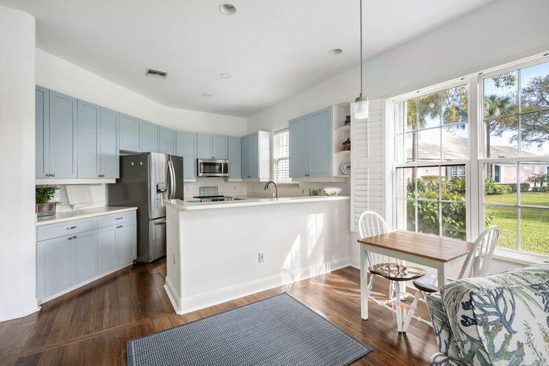 For Sale: $949,000 (2 beds, 2 baths, 2168 Square Feet)