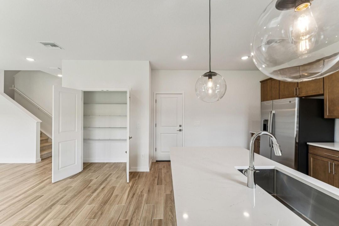 待售: $384,995 (3 贝兹, 2 浴室, 1985 平方英尺)