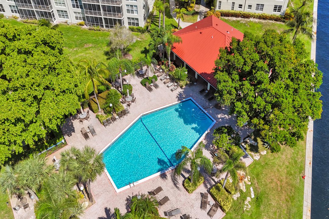 For Sale: $315,000 (1 beds, 1 baths, 900 Square Feet)