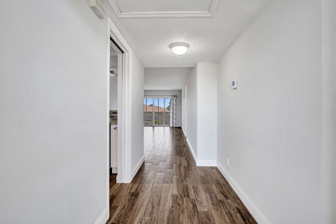 For Sale: $315,000 (1 beds, 1 baths, 900 Square Feet)