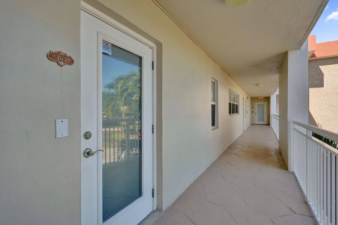 For Sale: $315,000 (1 beds, 1 baths, 900 Square Feet)