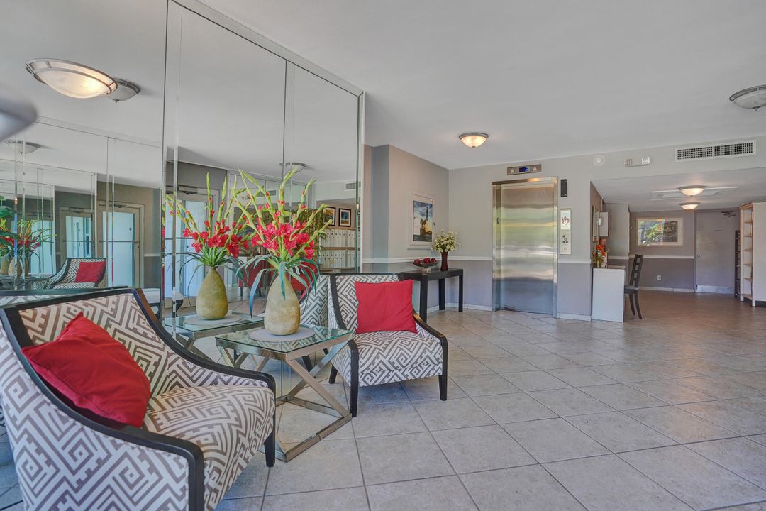 For Sale: $315,000 (1 beds, 1 baths, 900 Square Feet)