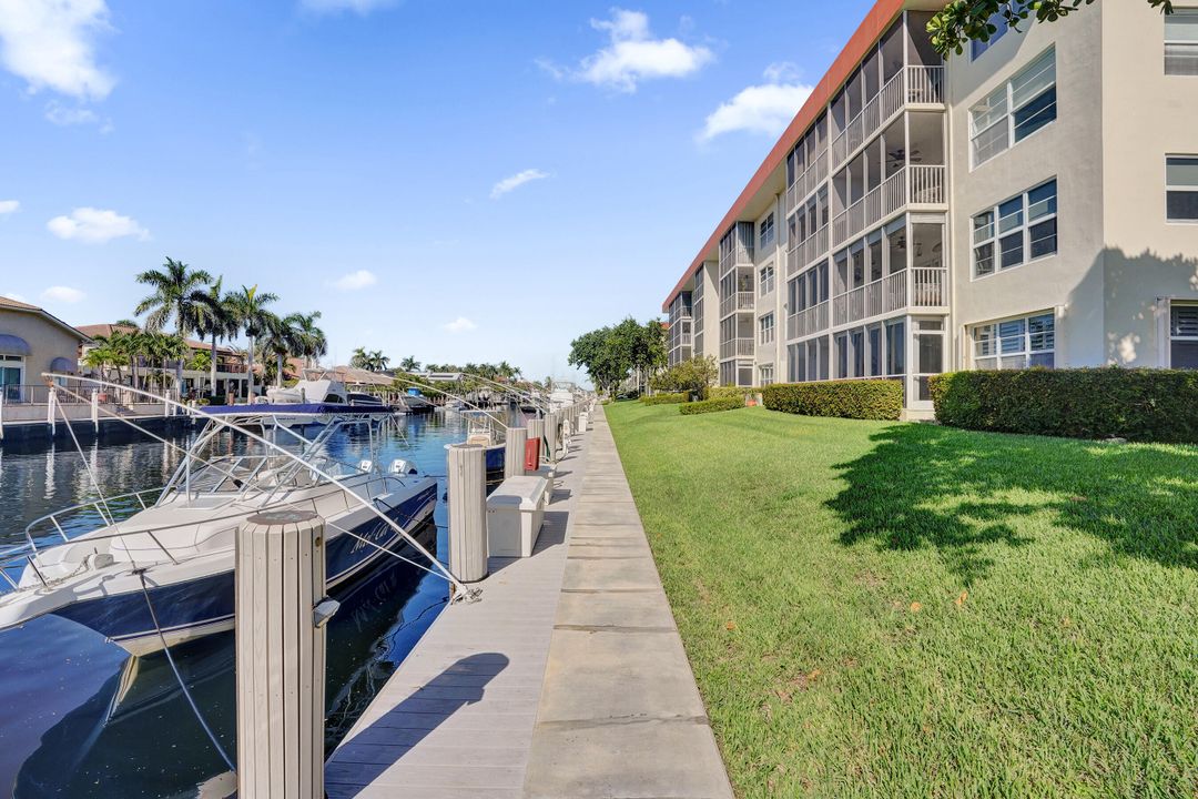 For Sale: $315,000 (1 beds, 1 baths, 900 Square Feet)