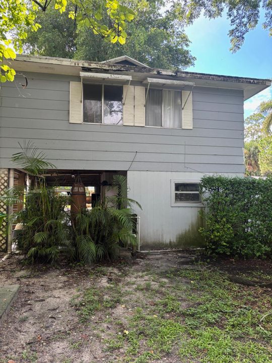 Recently Sold: $599,000 (2 beds, 1 baths, 888 Square Feet)