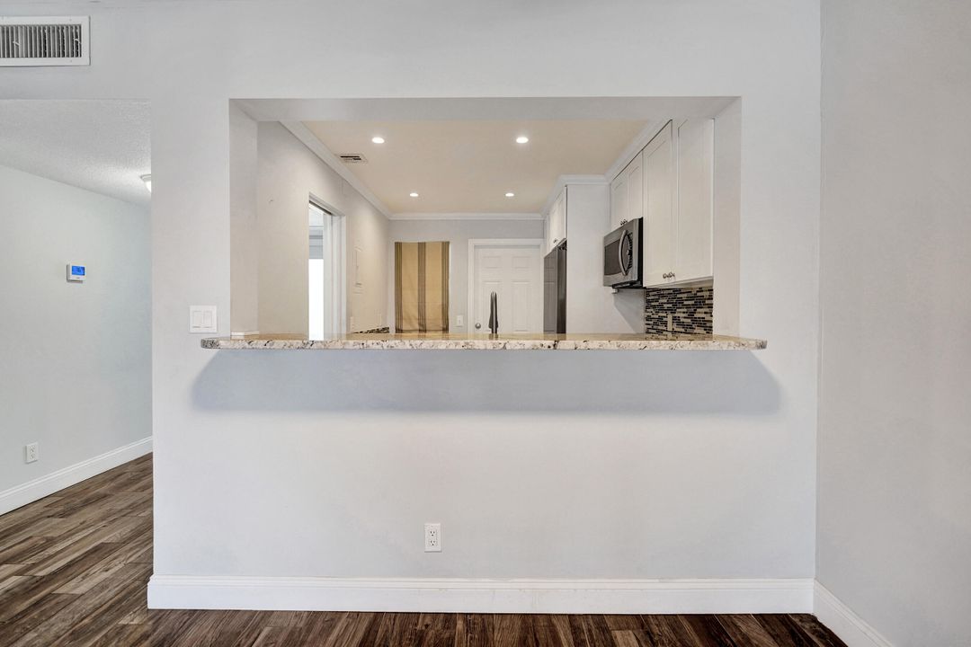 For Sale: $315,000 (1 beds, 1 baths, 900 Square Feet)