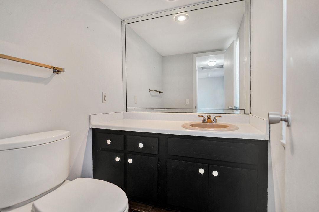 For Sale: $315,000 (1 beds, 1 baths, 900 Square Feet)