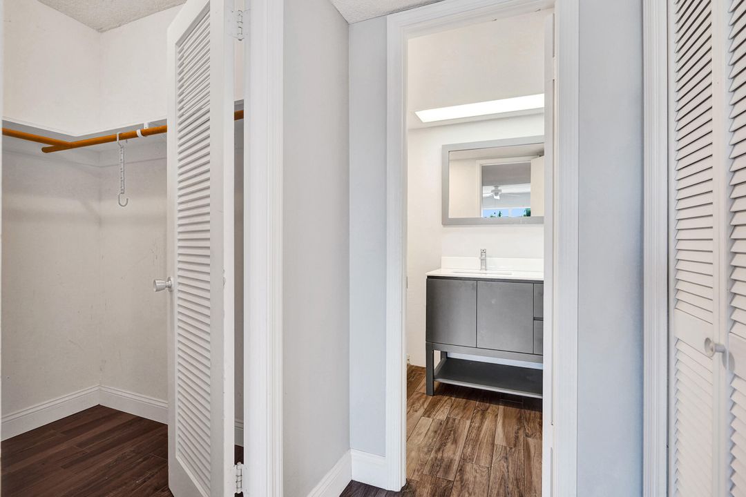 For Sale: $315,000 (1 beds, 1 baths, 900 Square Feet)