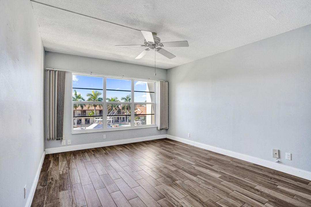 For Sale: $315,000 (1 beds, 1 baths, 900 Square Feet)