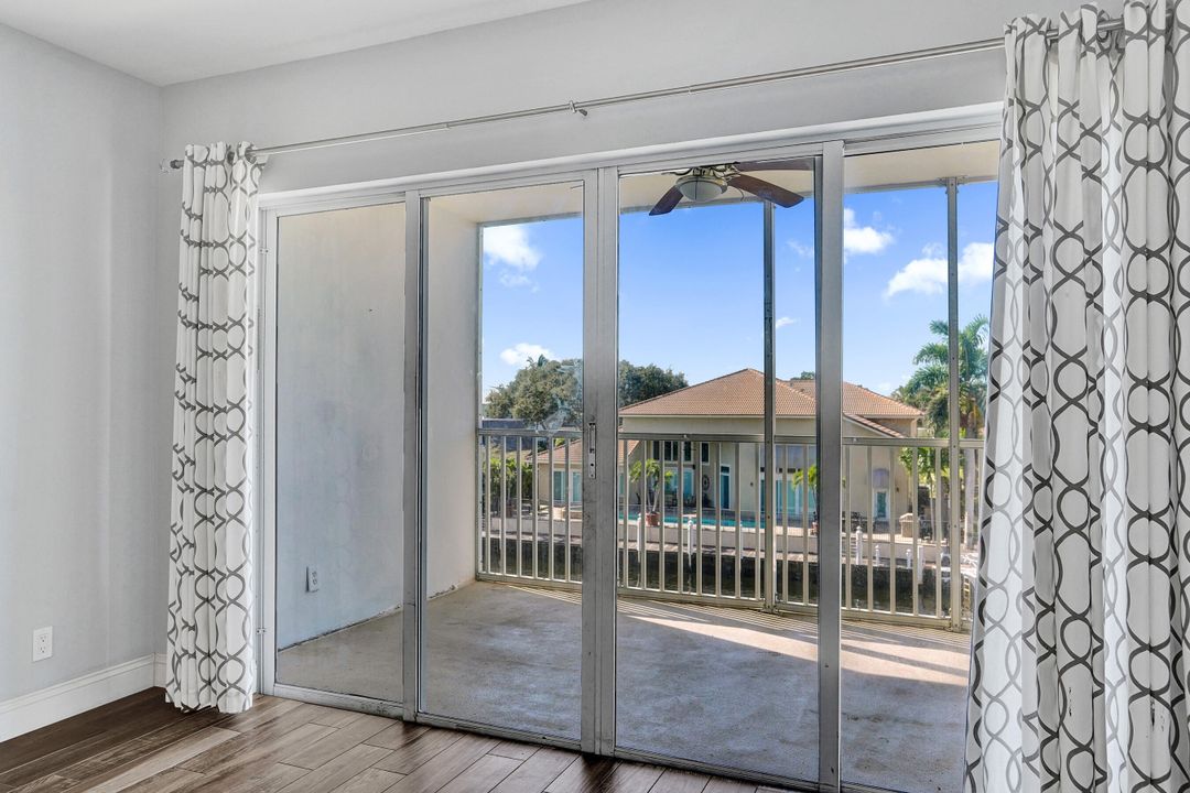 For Sale: $315,000 (1 beds, 1 baths, 900 Square Feet)