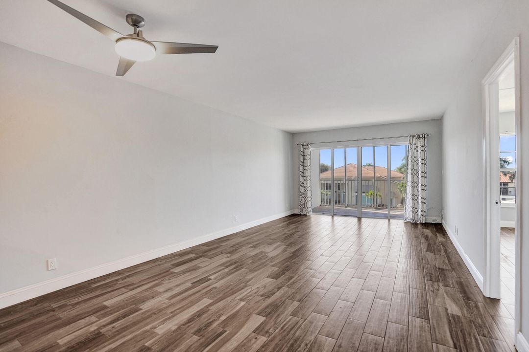 For Sale: $315,000 (1 beds, 1 baths, 900 Square Feet)