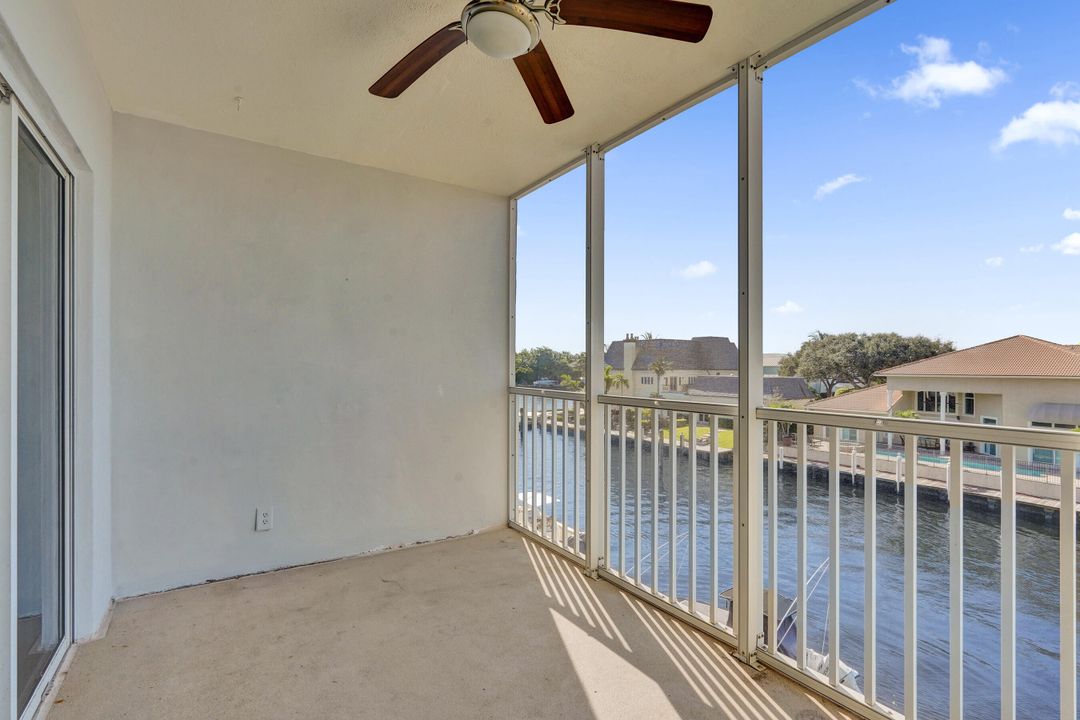 For Sale: $315,000 (1 beds, 1 baths, 900 Square Feet)