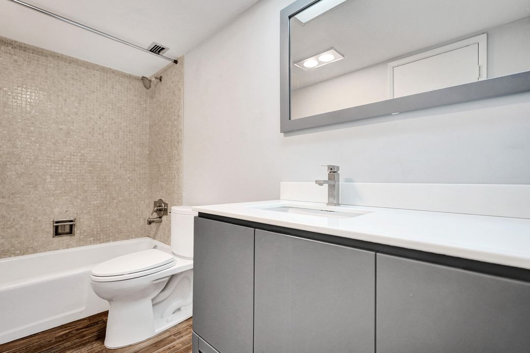 For Sale: $315,000 (1 beds, 1 baths, 900 Square Feet)