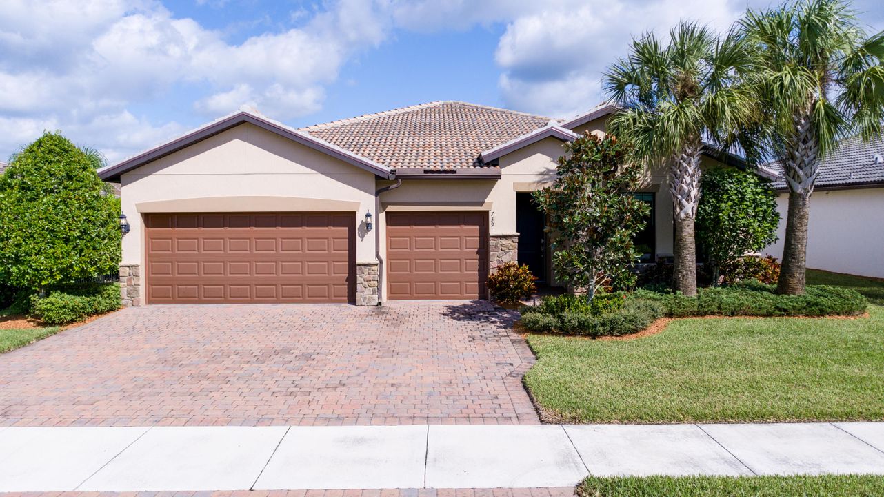 For Rent: $3,800 (4 beds, 3 baths, 2503 Square Feet)