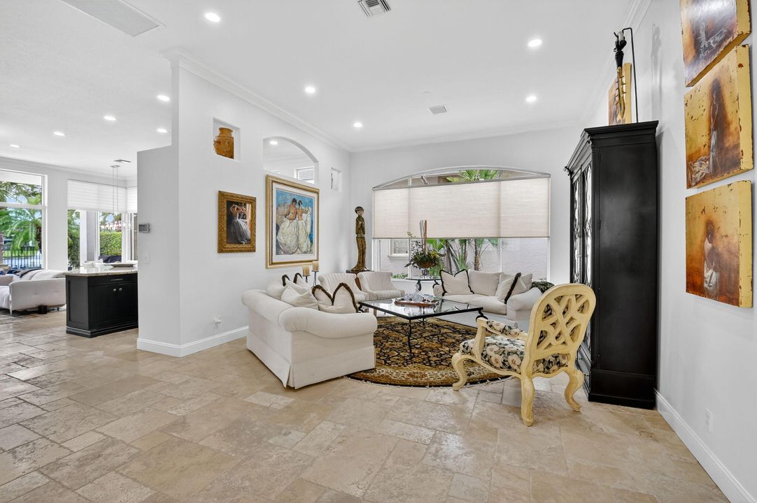 合同活跃: $2,199,000 (3 贝兹, 3 浴室, 2918 平方英尺)