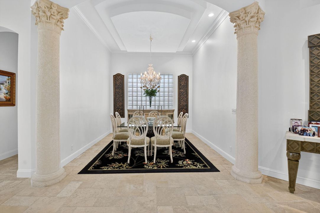 合同活跃: $2,199,000 (3 贝兹, 3 浴室, 2918 平方英尺)