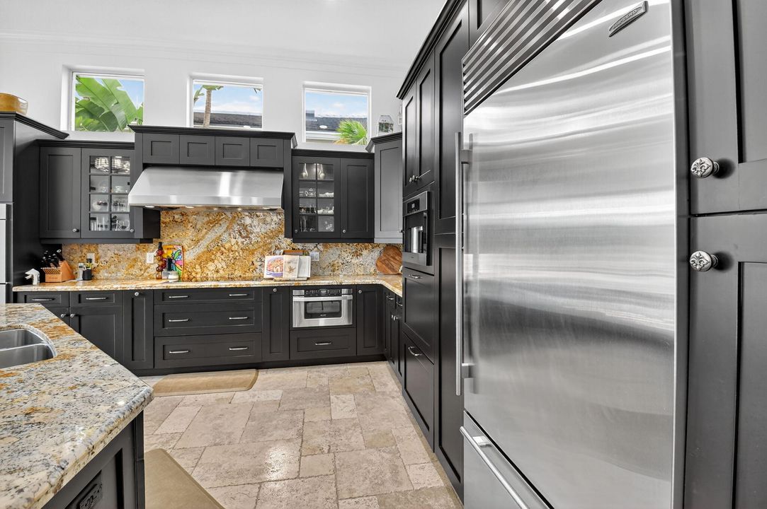 合同活跃: $2,199,000 (3 贝兹, 3 浴室, 2918 平方英尺)