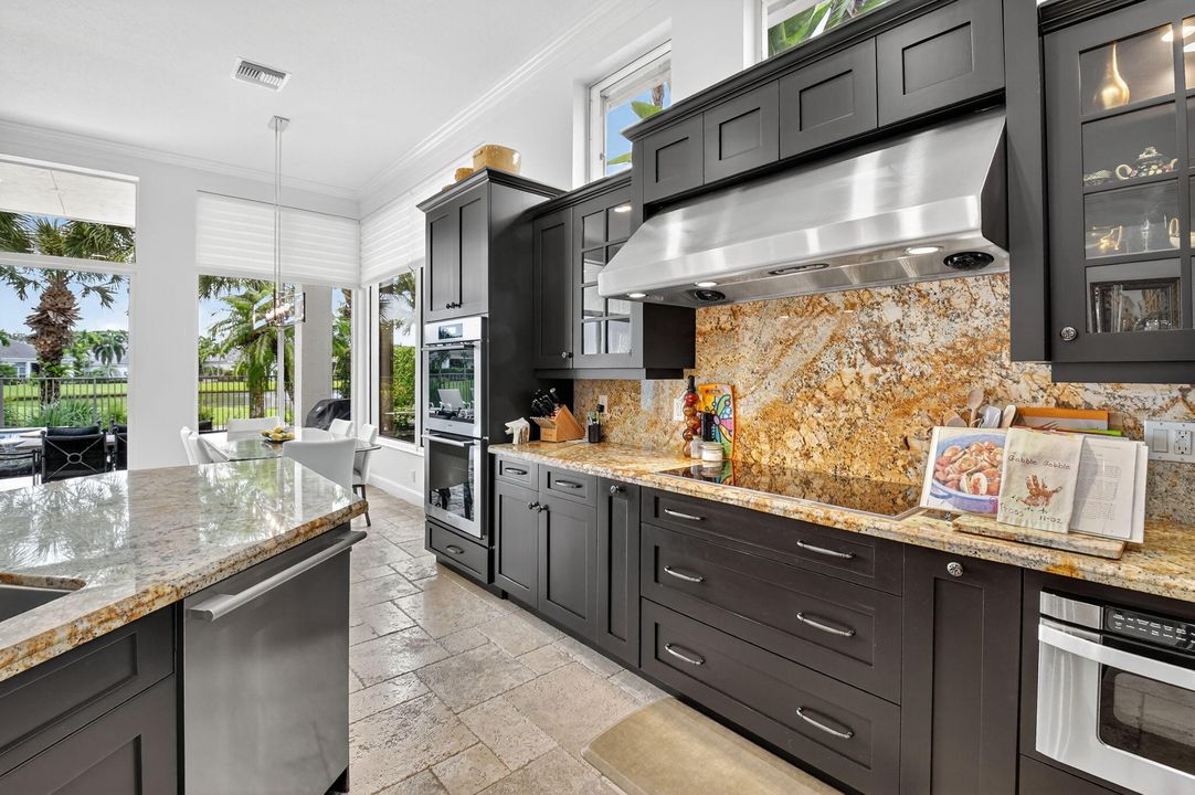 合同活跃: $2,199,000 (3 贝兹, 3 浴室, 2918 平方英尺)