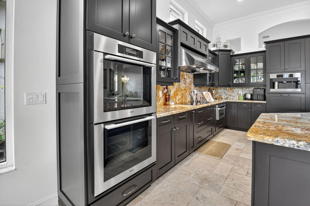 合同活跃: $2,199,000 (3 贝兹, 3 浴室, 2918 平方英尺)