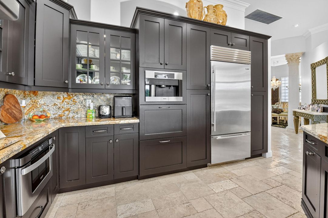 合同活跃: $2,199,000 (3 贝兹, 3 浴室, 2918 平方英尺)