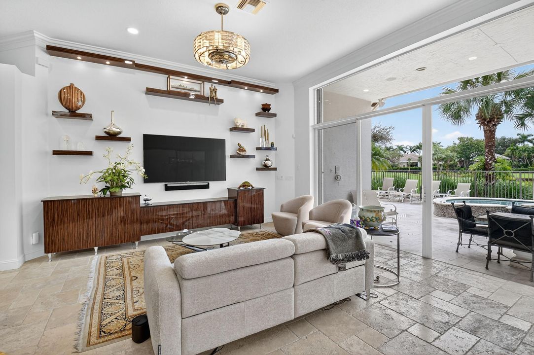 合同活跃: $2,199,000 (3 贝兹, 3 浴室, 2918 平方英尺)