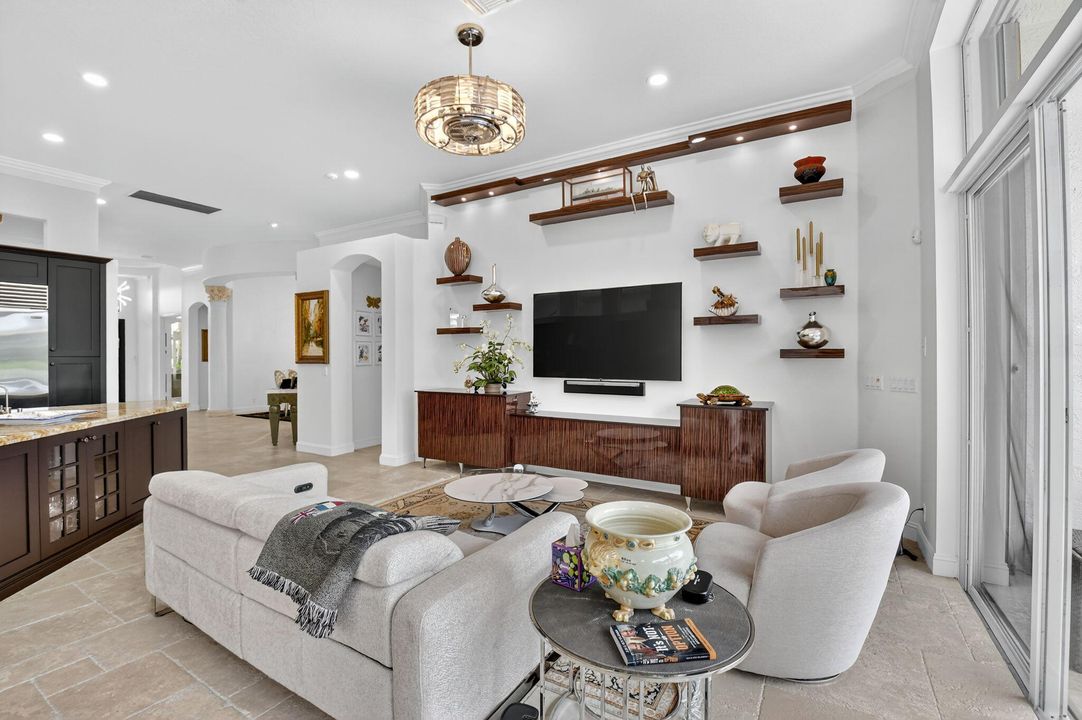 合同活跃: $2,199,000 (3 贝兹, 3 浴室, 2918 平方英尺)