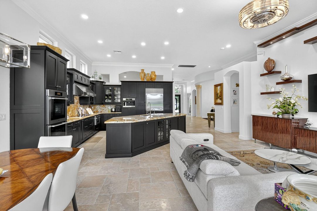 合同活跃: $2,199,000 (3 贝兹, 3 浴室, 2918 平方英尺)