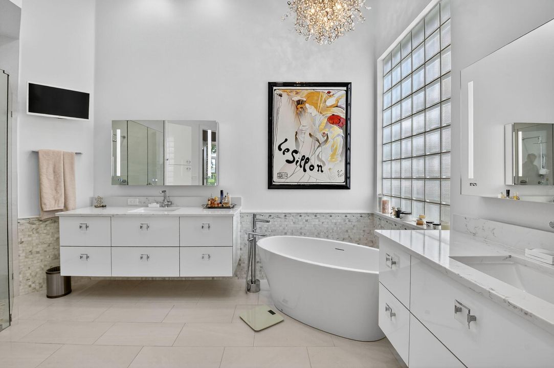 合同活跃: $2,199,000 (3 贝兹, 3 浴室, 2918 平方英尺)