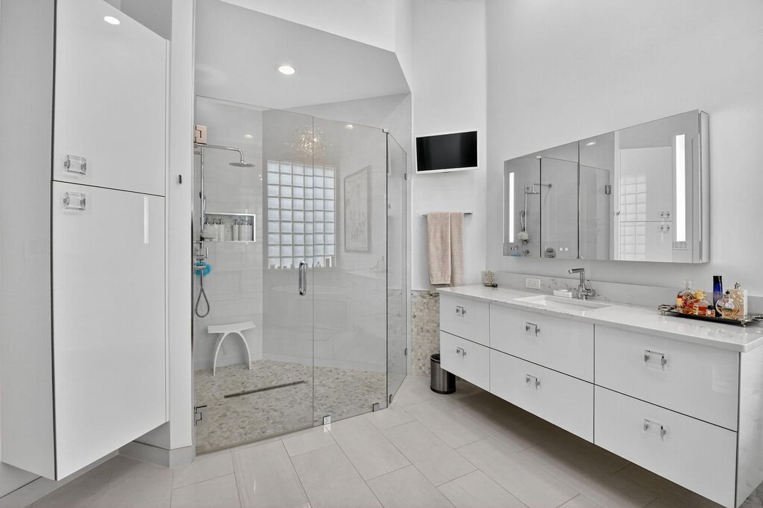 合同活跃: $2,199,000 (3 贝兹, 3 浴室, 2918 平方英尺)