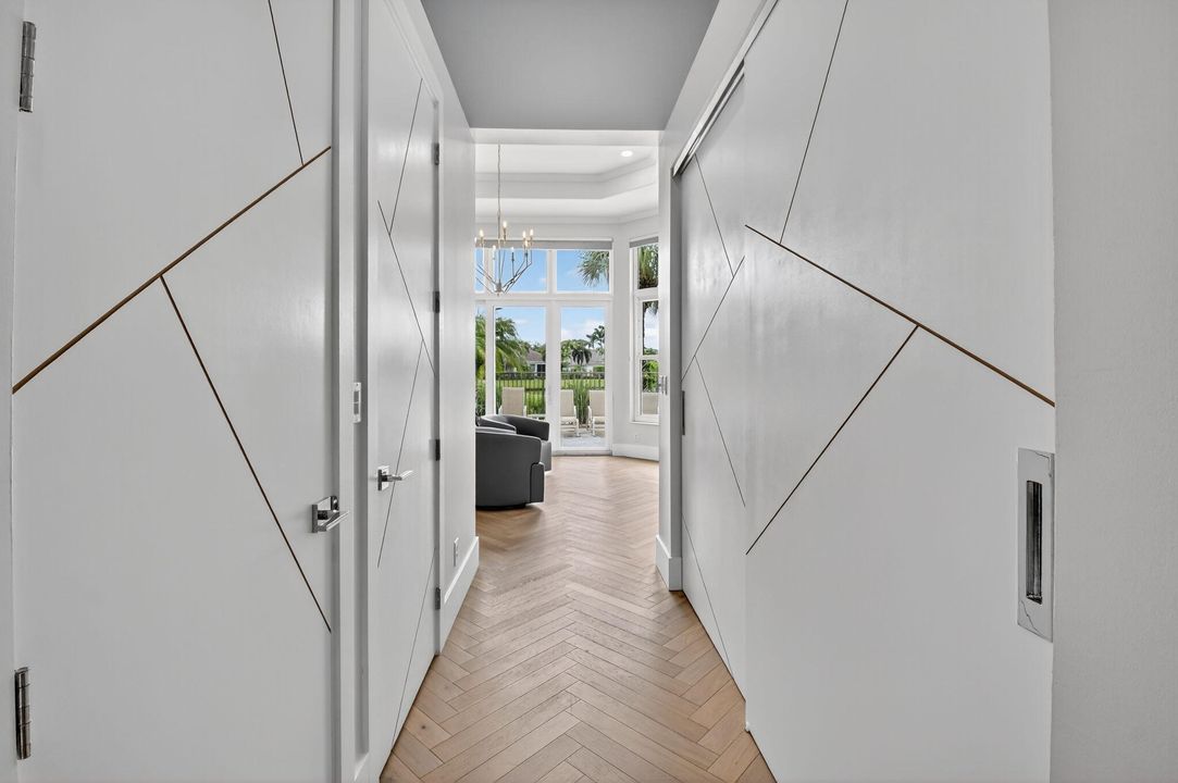 合同活跃: $2,199,000 (3 贝兹, 3 浴室, 2918 平方英尺)