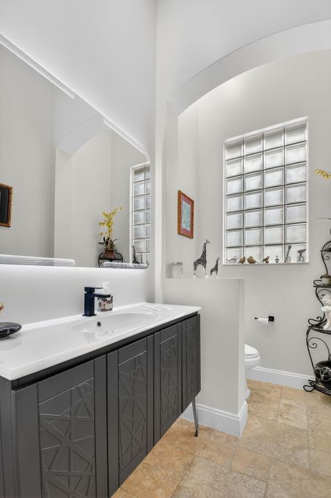 合同活跃: $2,199,000 (3 贝兹, 3 浴室, 2918 平方英尺)