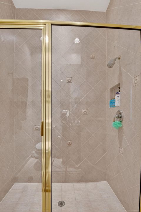 合同活跃: $2,199,000 (3 贝兹, 3 浴室, 2918 平方英尺)