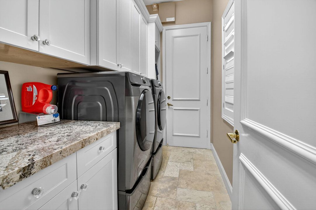 合同活跃: $2,199,000 (3 贝兹, 3 浴室, 2918 平方英尺)