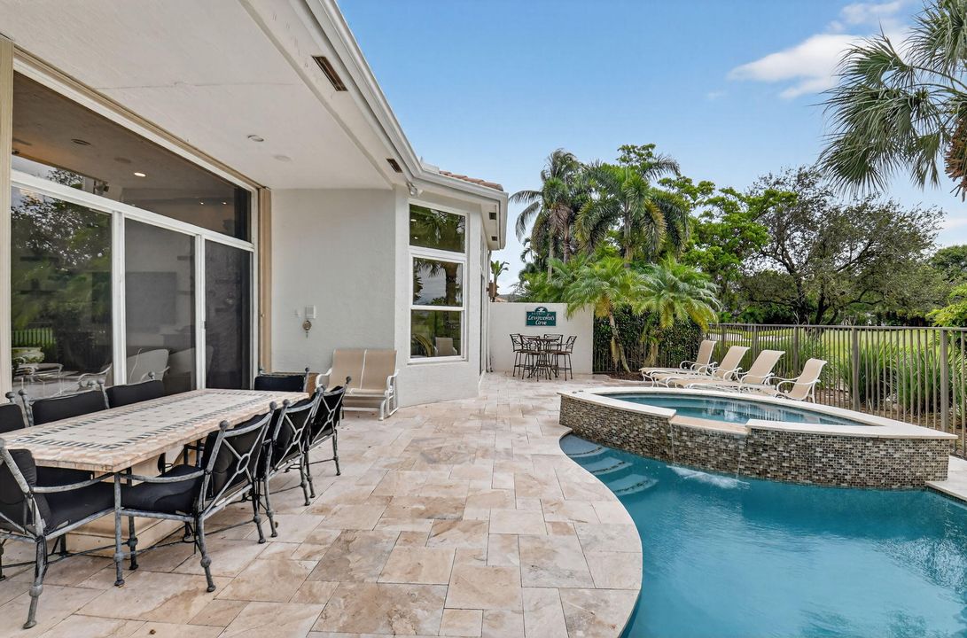 合同活跃: $2,199,000 (3 贝兹, 3 浴室, 2918 平方英尺)