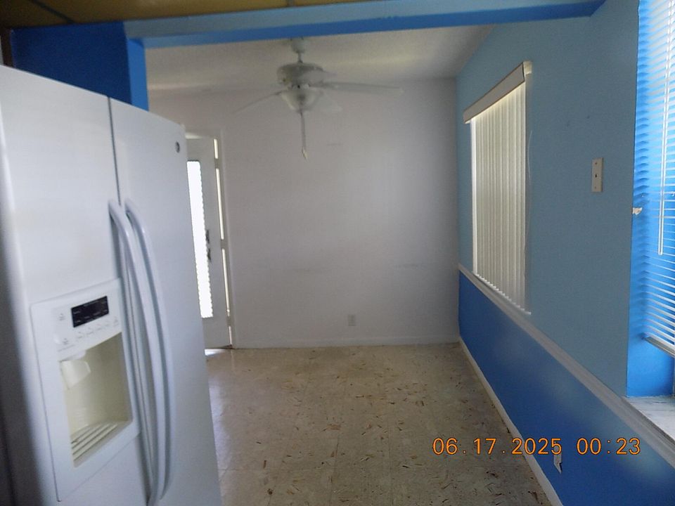 Active With Contract: $59,900 (2 beds, 2 baths, 907 Square Feet)