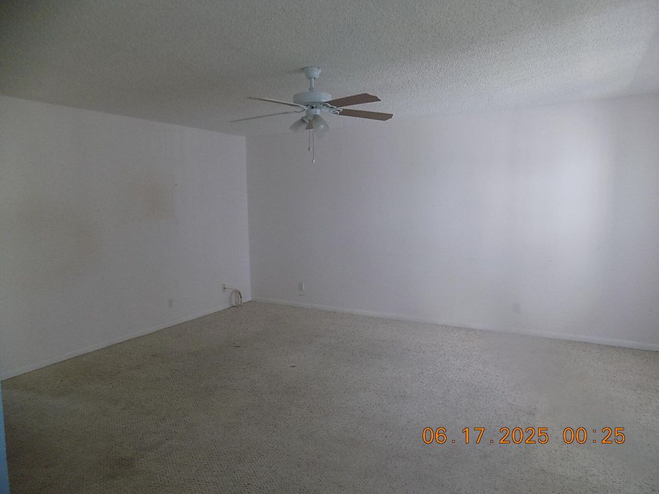 Active With Contract: $59,900 (2 beds, 2 baths, 907 Square Feet)