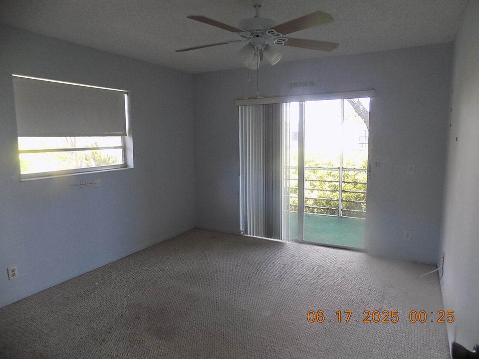 Active With Contract: $59,900 (2 beds, 2 baths, 907 Square Feet)