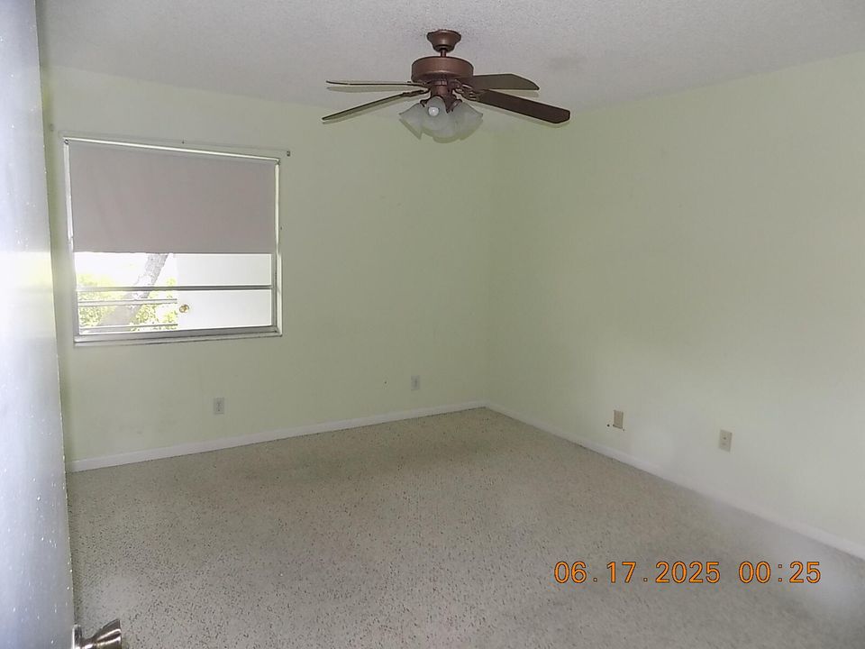 Active With Contract: $59,900 (2 beds, 2 baths, 907 Square Feet)