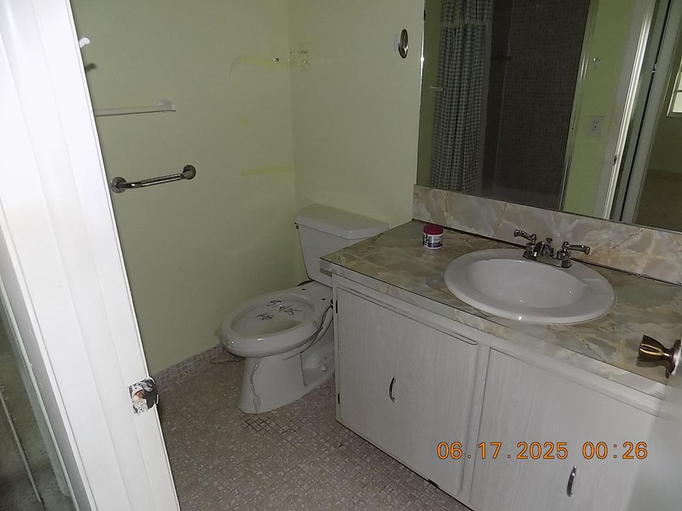 Active With Contract: $59,900 (2 beds, 2 baths, 907 Square Feet)