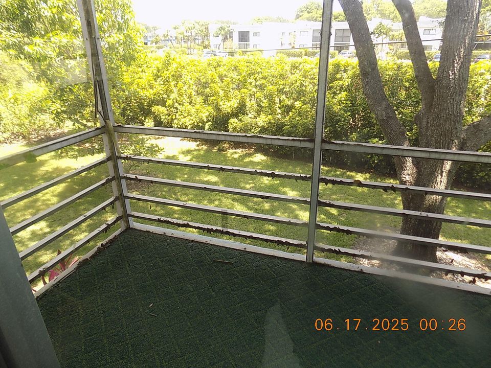 Active With Contract: $59,900 (2 beds, 2 baths, 907 Square Feet)