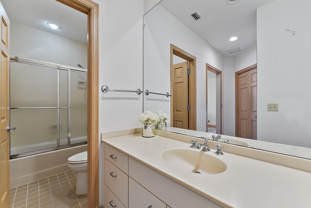 For Sale: $5,450,000 (4 beds, 5 baths, 4582 Square Feet)