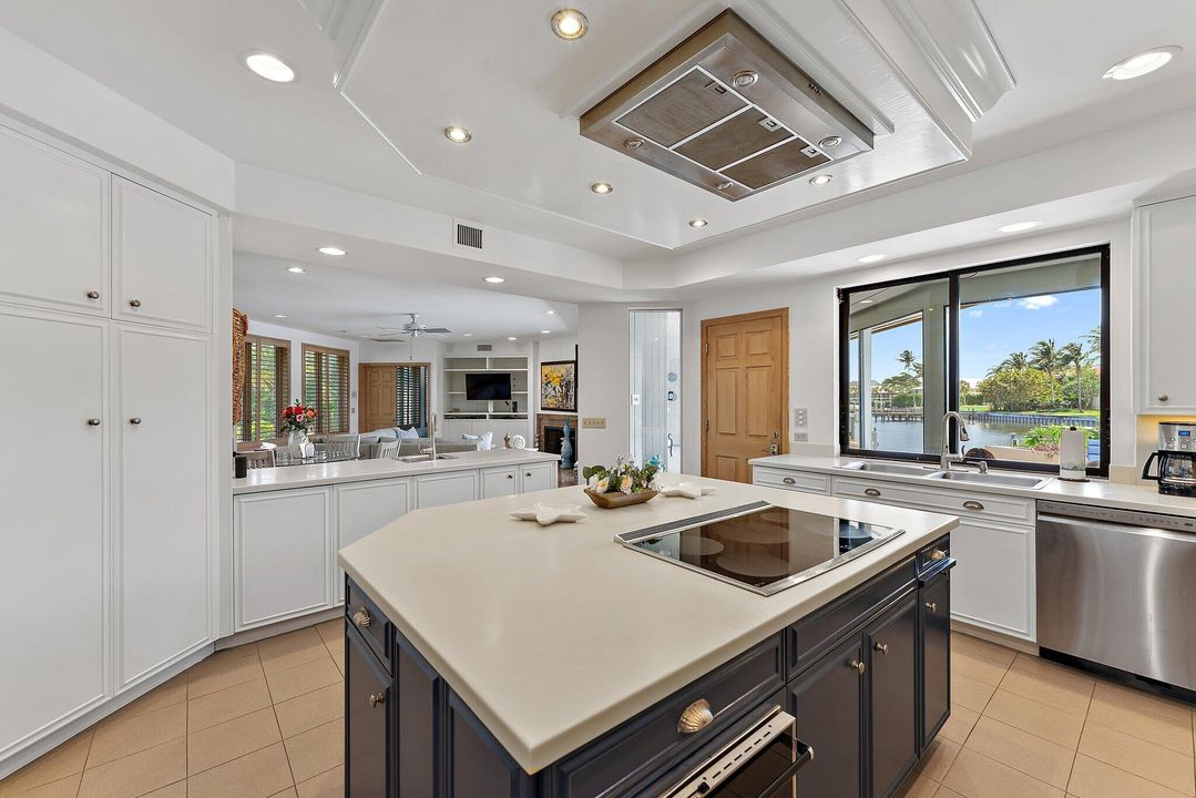 For Sale: $5,450,000 (4 beds, 5 baths, 4582 Square Feet)