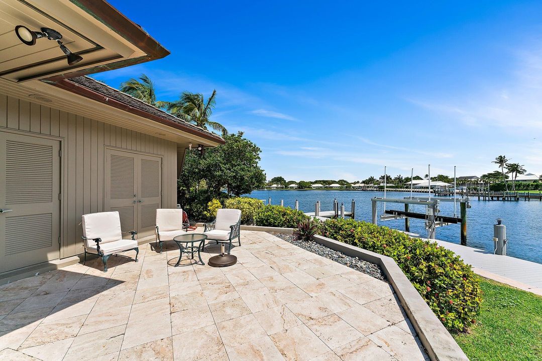 For Sale: $5,450,000 (4 beds, 5 baths, 4582 Square Feet)