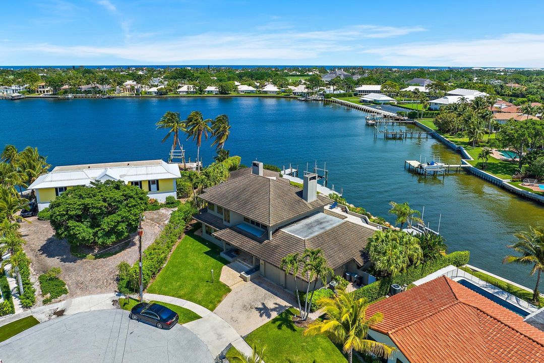 For Sale: $5,450,000 (4 beds, 5 baths, 4582 Square Feet)