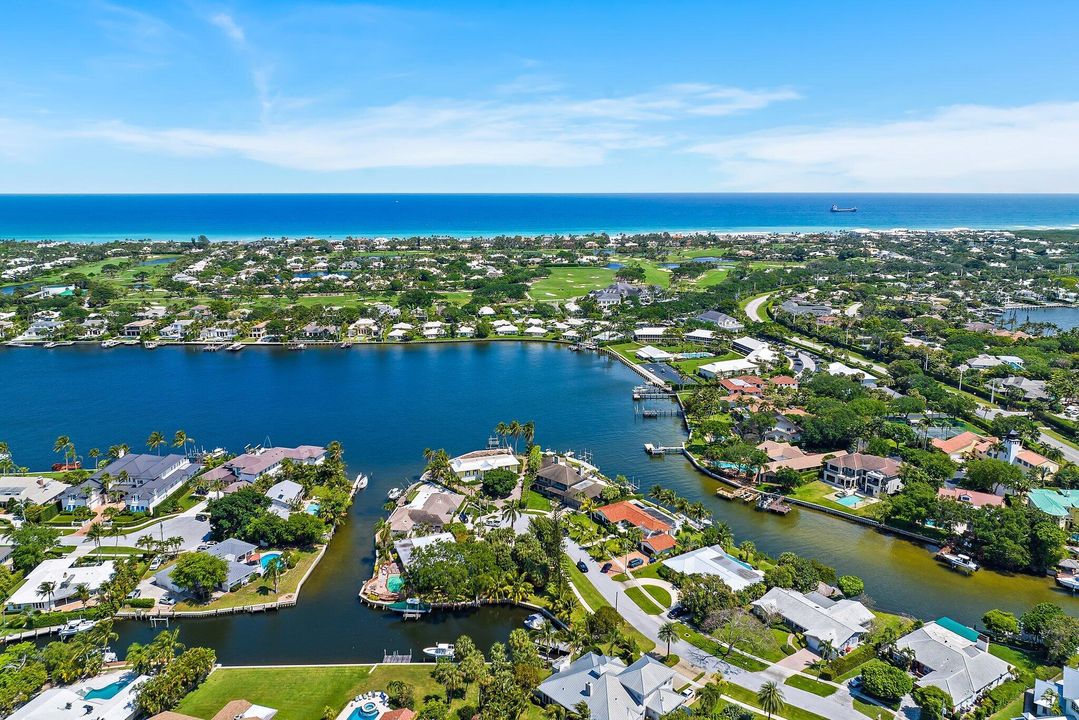 For Sale: $5,450,000 (4 beds, 5 baths, 4582 Square Feet)